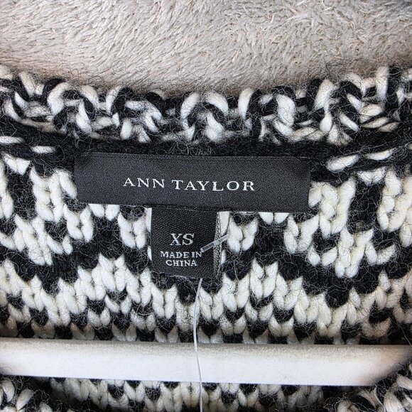Ann Taylor Sweater Womens XS Black White Wool Blend Crewneck Hi Low Pattern Knit - Picture 2 of 11